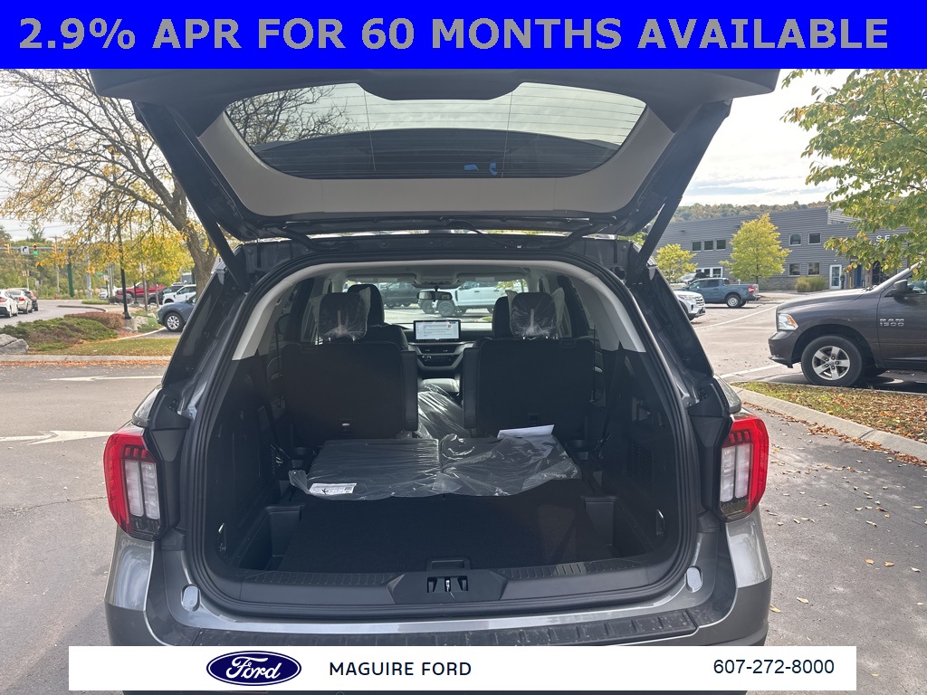 2025 Ford Explorer photo 9