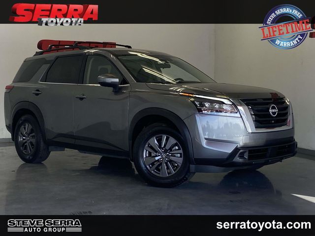 2022 Nissan Pathfinder SV