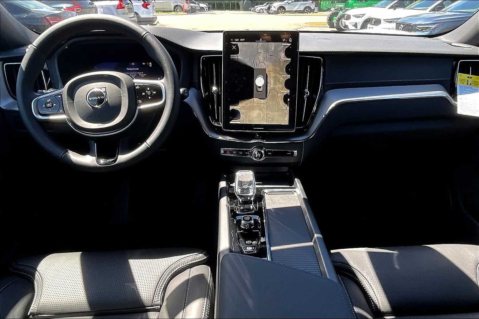 2026 Volvo XC60 Black Edition photo 3