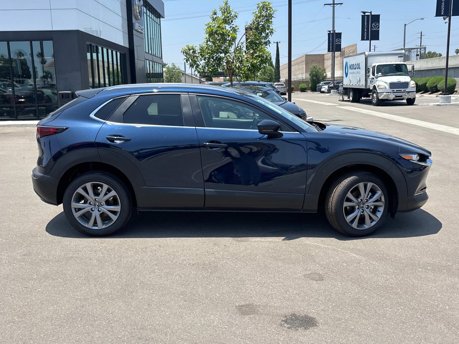 2025 Mazda CX-30 2.5 S Preferred photo 2