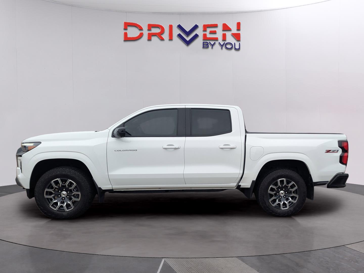 2024 Chevrolet Colorado Z71 photo 2