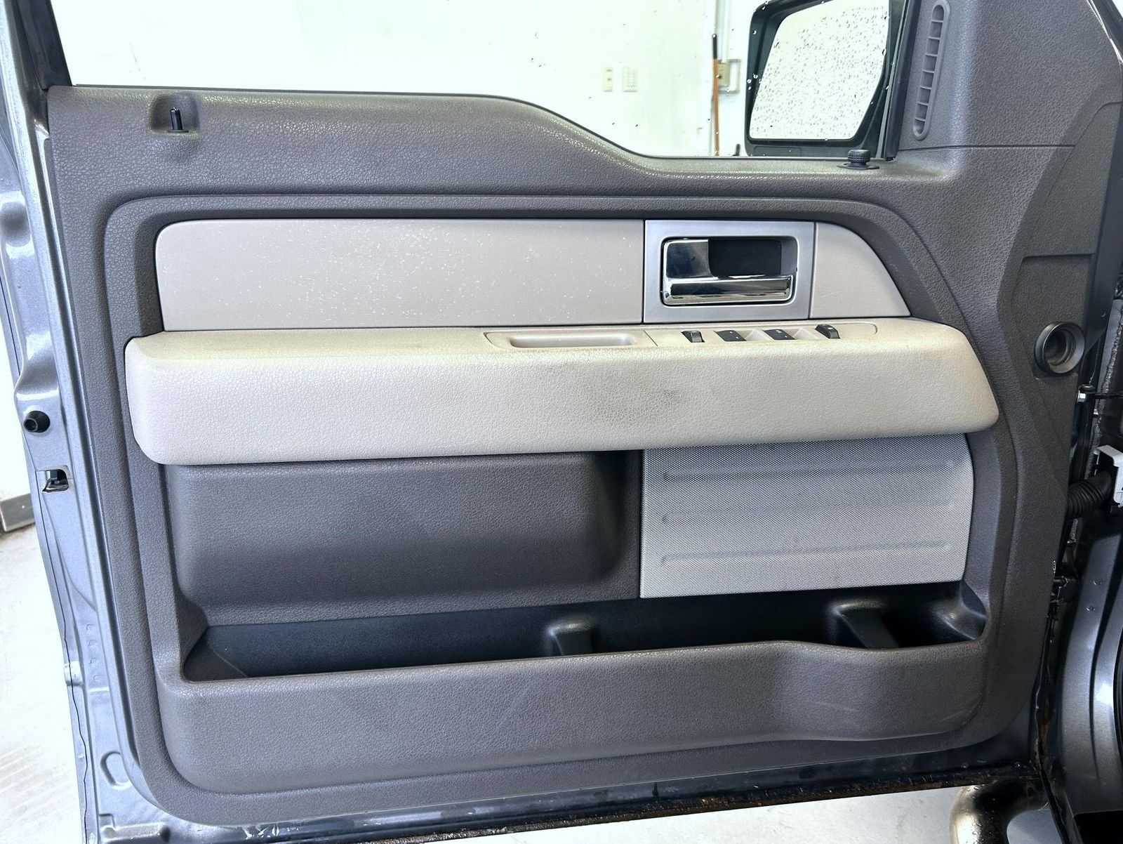 2010 Ford F-150 XLT photo 9