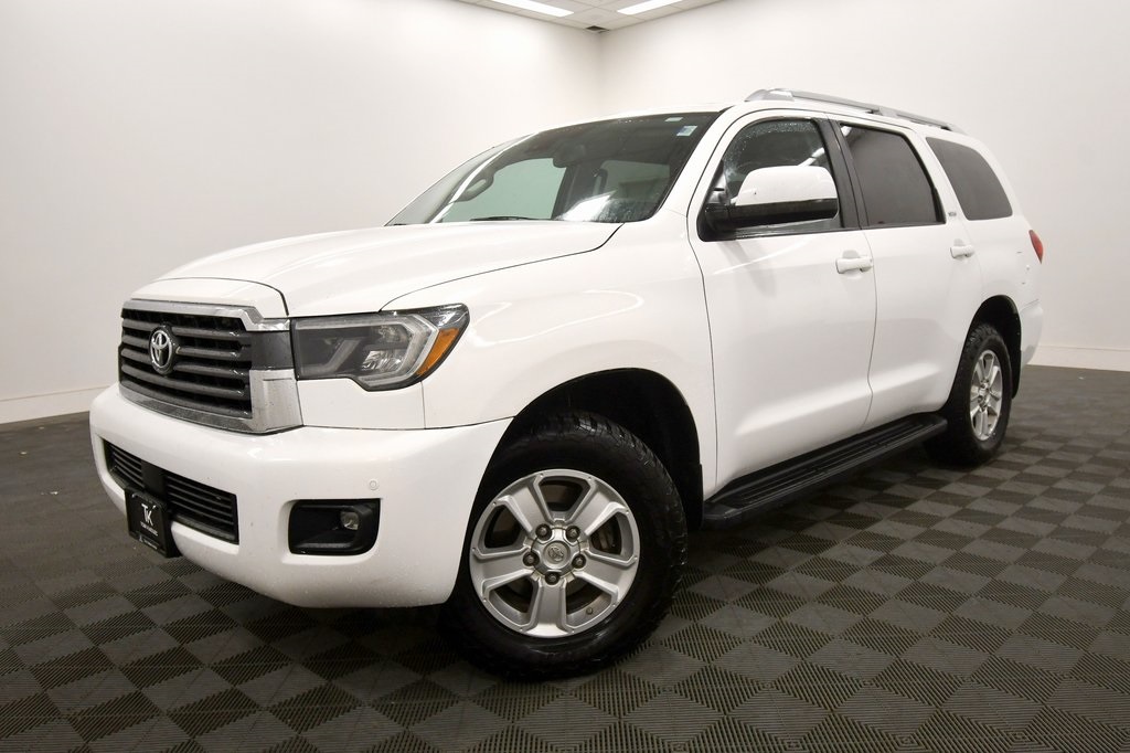 2018 Toyota Sequoia SR5 photo 2