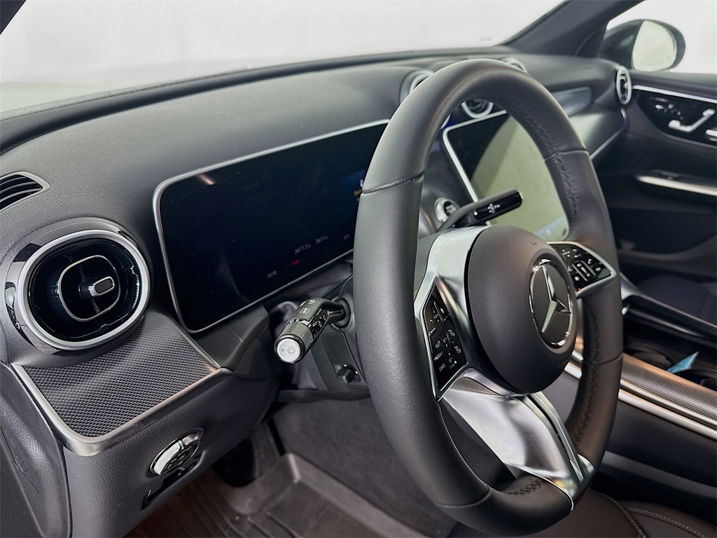 2025 Mercedes Benz GLC 300 4MATIC photo 4