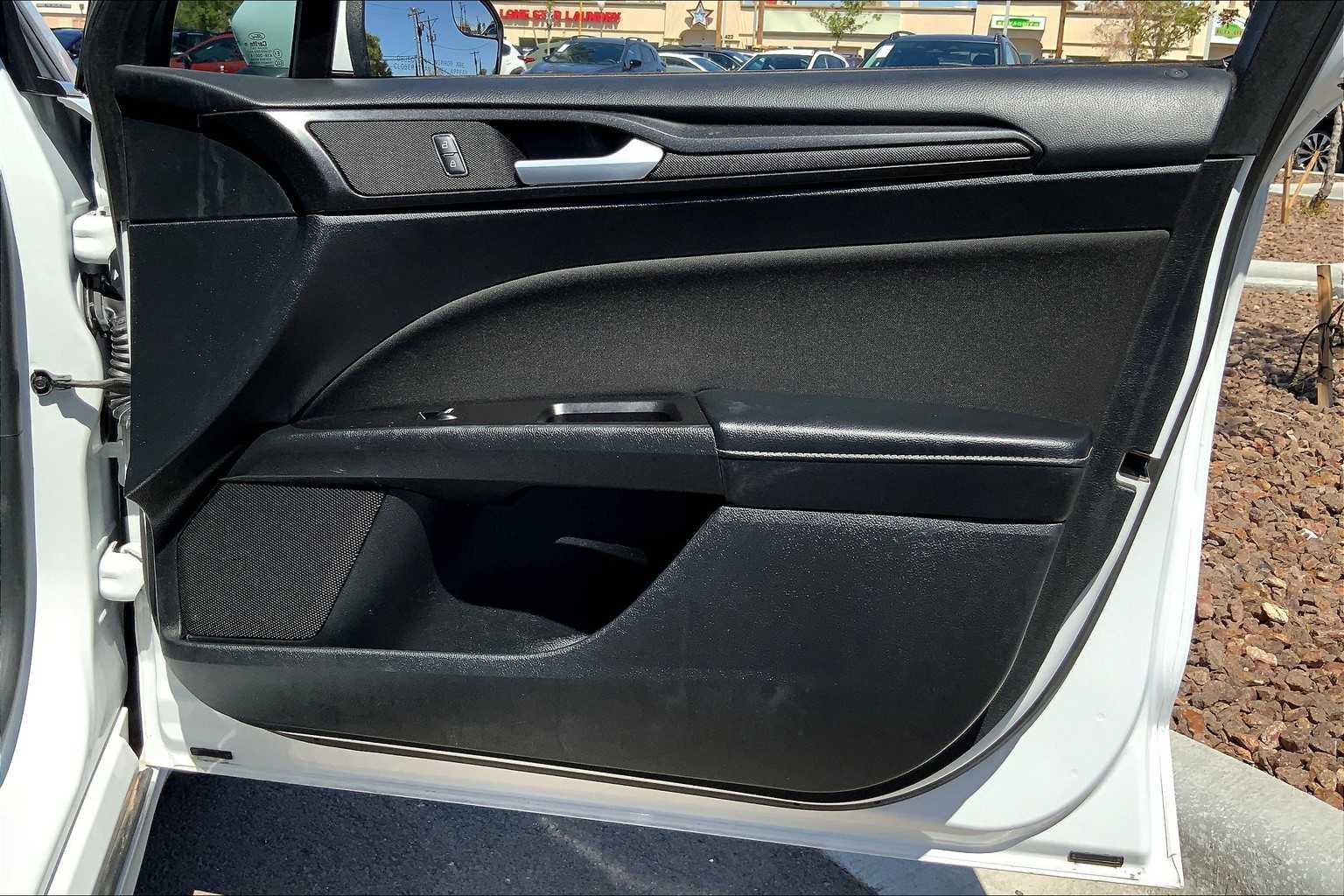 2018 Ford Fusion SE photo 19