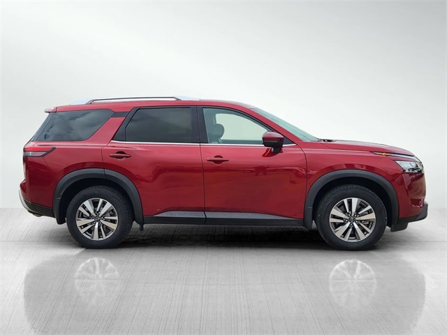 2023 Nissan Pathfinder SL photo 2