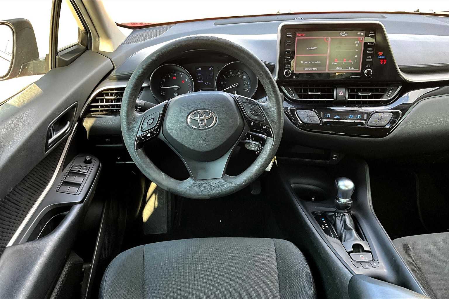 2020 Toyota C-HR LE photo 5