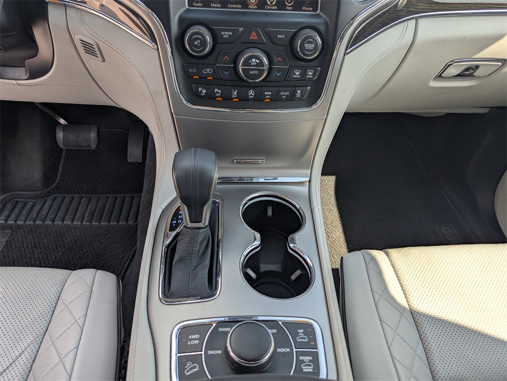 2017 Jeep Grand Cherokee Summit photo 25