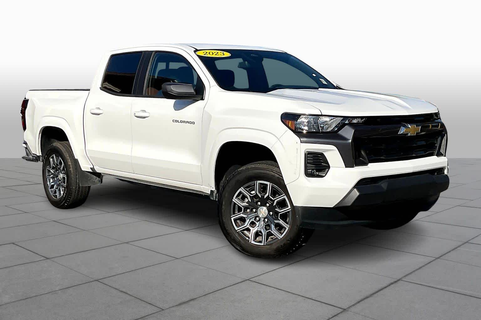 2023 Chevrolet Colorado LT photo 2