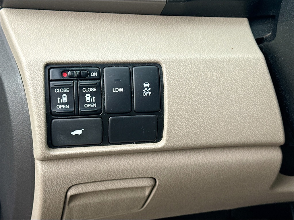 2016 Honda Odyssey EX-L photo 10