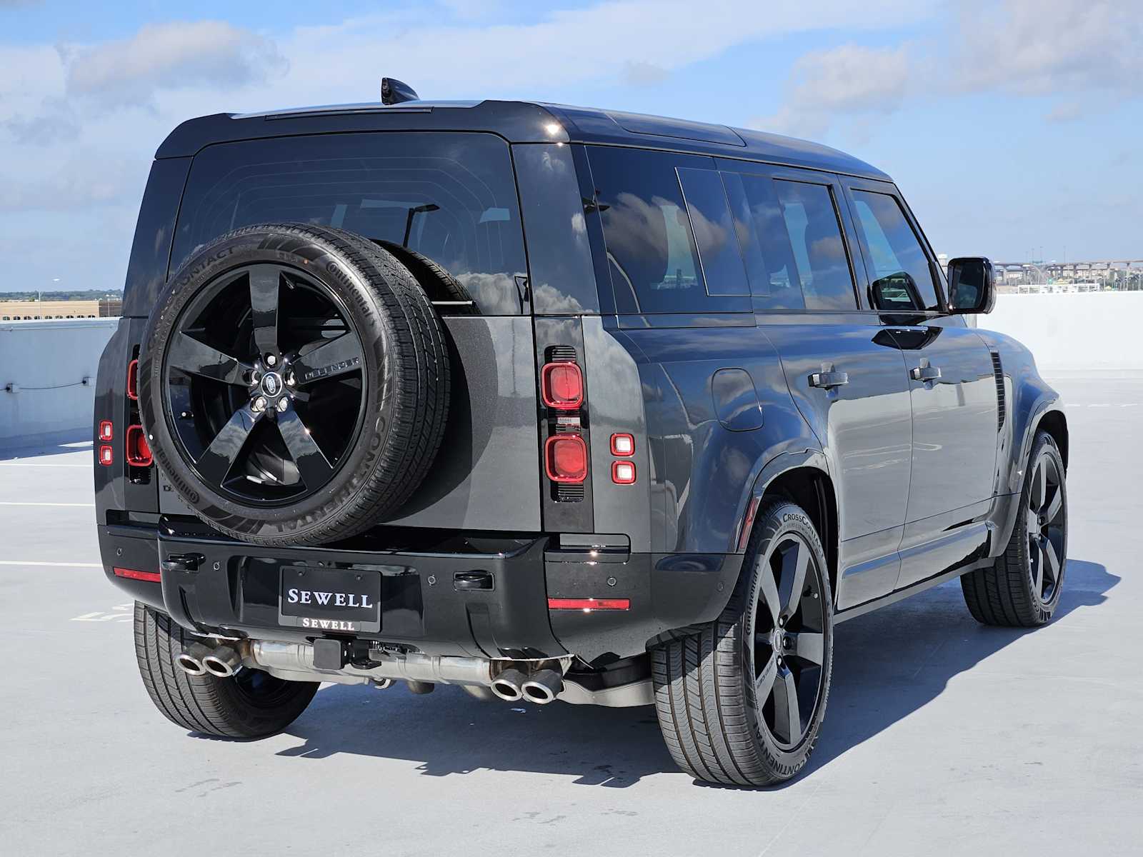 2025 Land Rover Defender 110 X-Dynamic SE photo 5