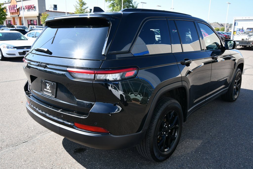 2024 Jeep Grand Cherokee Altitude photo 8