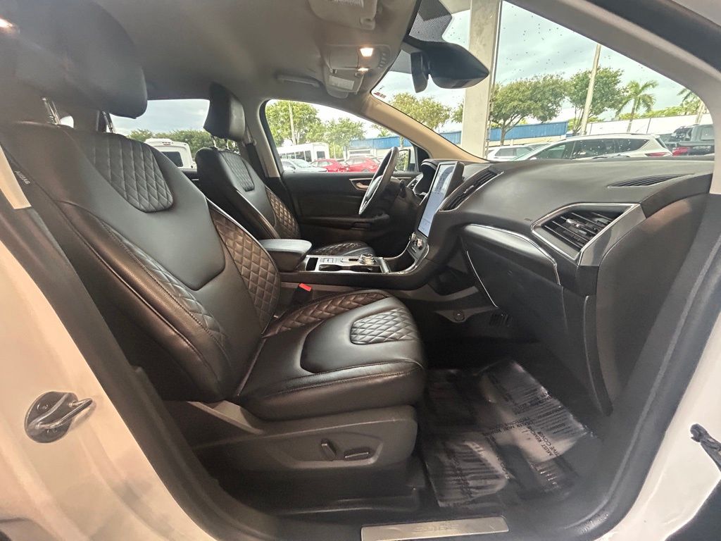 2024 Ford Edge Titanium photo 18