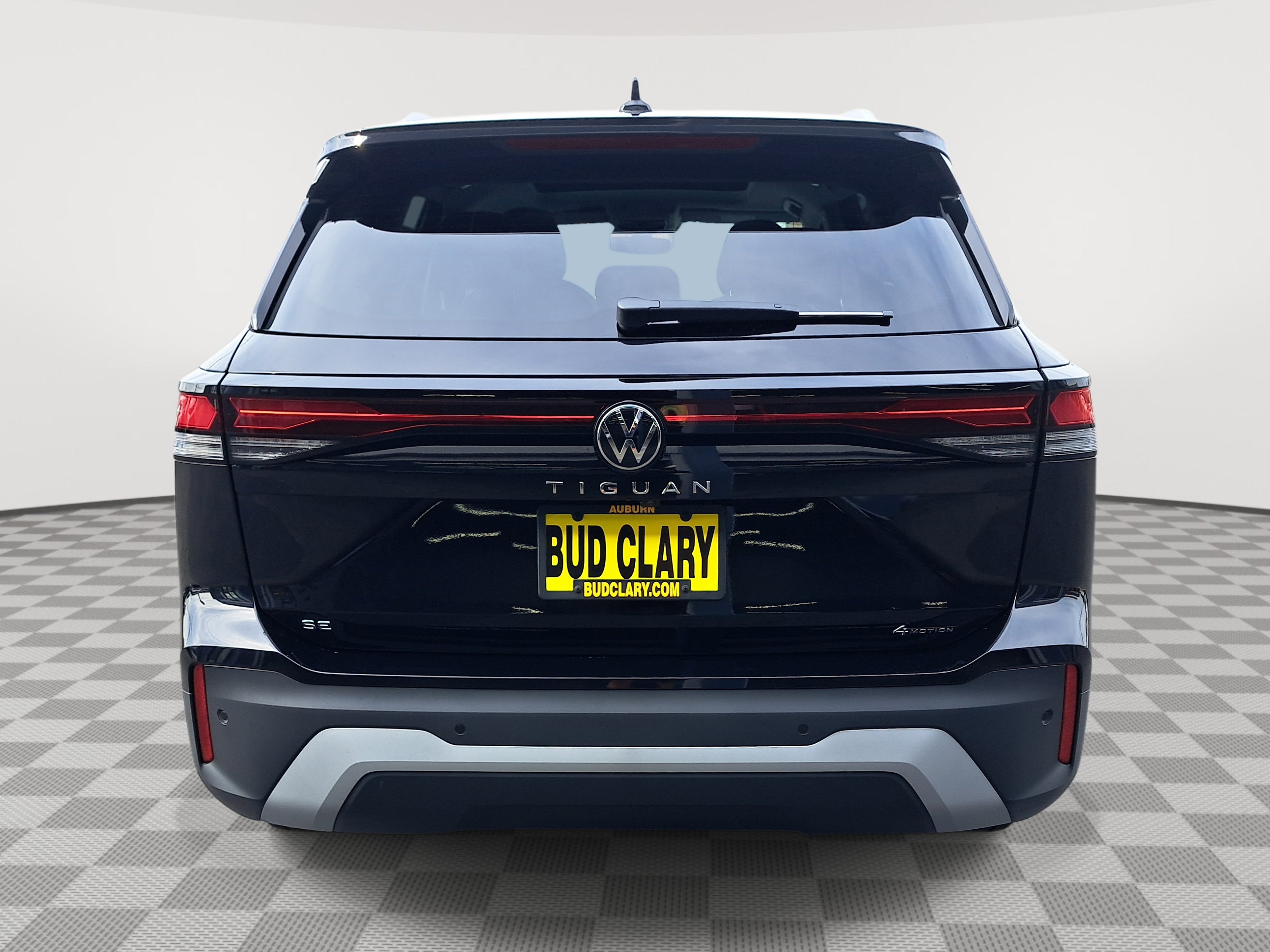 2025 Volkswagen Tiguan SE photo 4