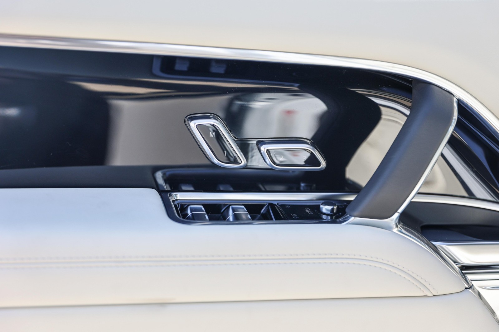 2025 Land Rover Range Rover SE photo 19