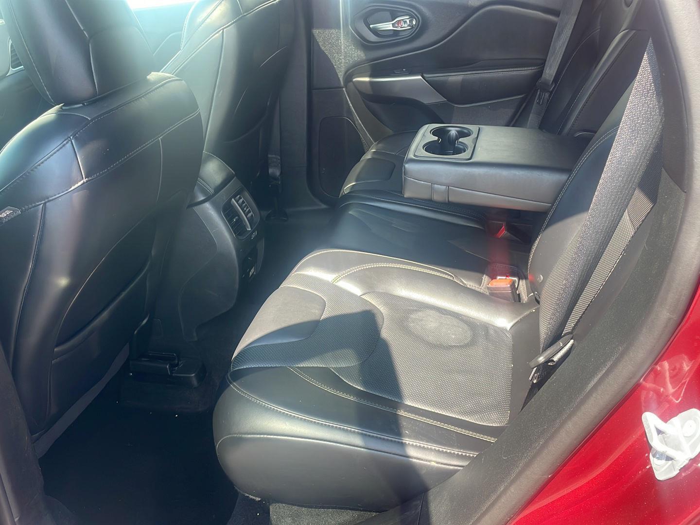 2019 Jeep Cherokee Limited photo 9