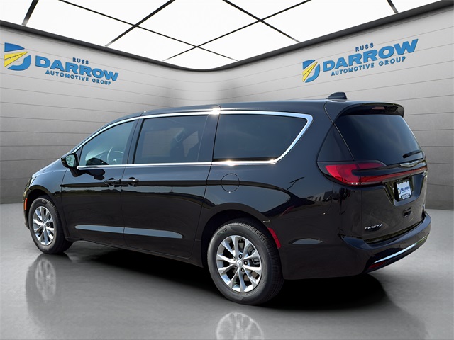 2026 Chrysler Pacifica photo 3