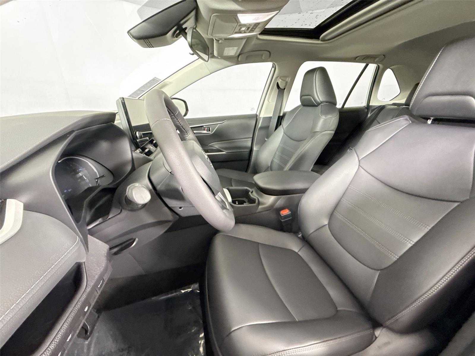 2025 Toyota RAV4 Hybrid XLE Premium photo 12