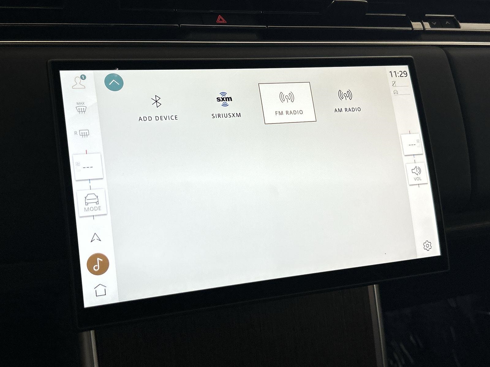 2025 Land Rover Range Rover SE photo 16