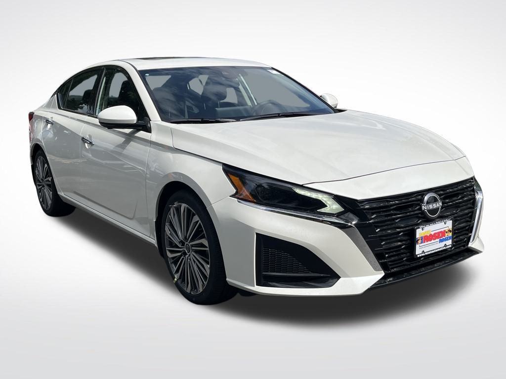 2025 Nissan Altima SL photo 7