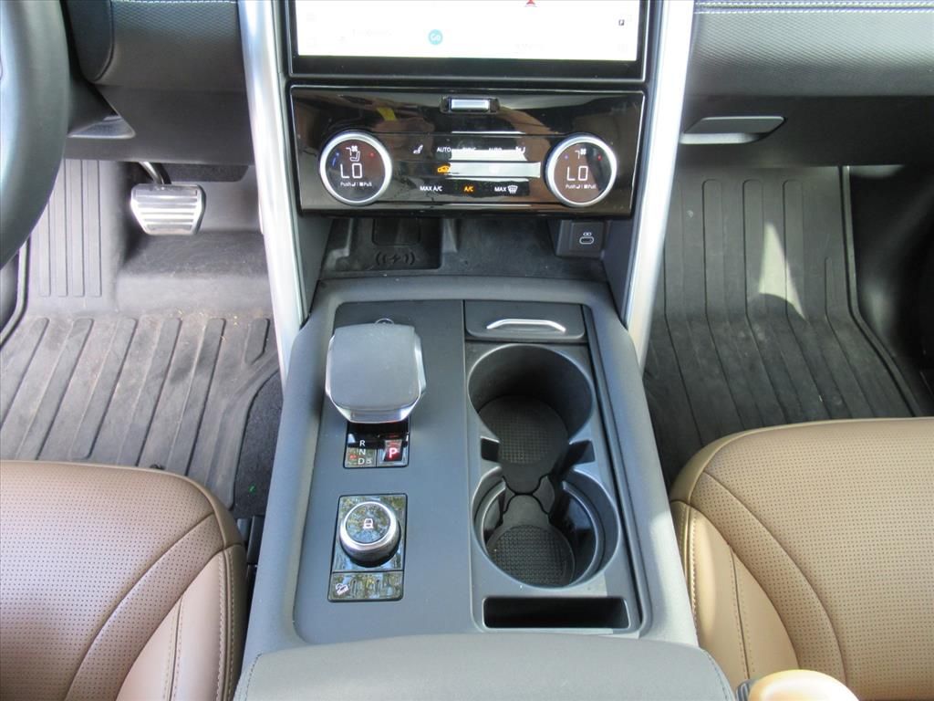 2024 Land Rover Discovery SE photo 19