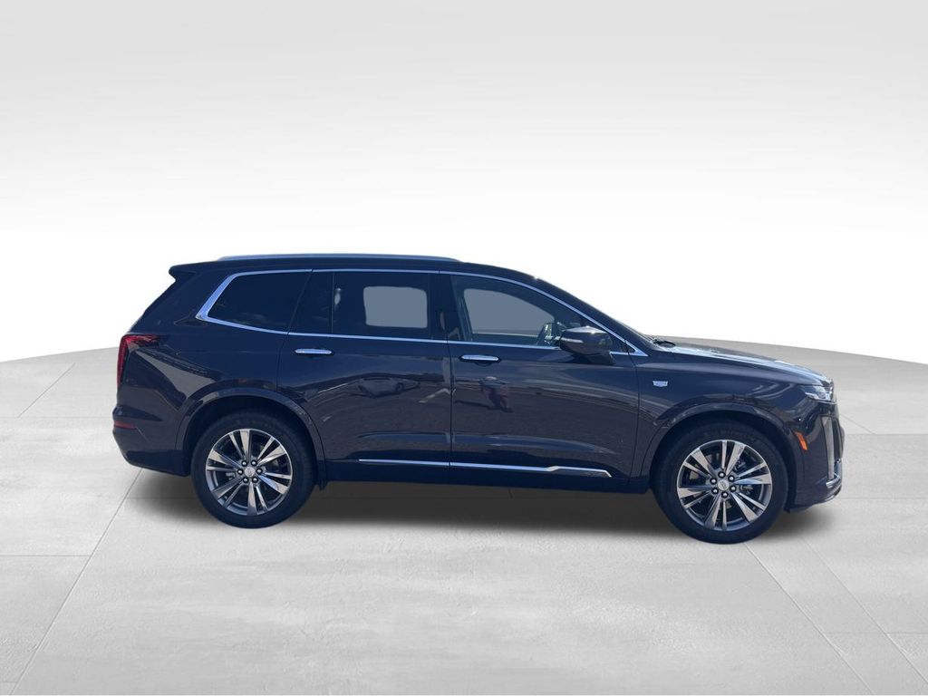 2025 Cadillac XT6 Premium Luxury photo 3
