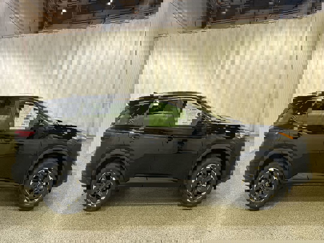 2026 Nissan Rogue SV photo 4