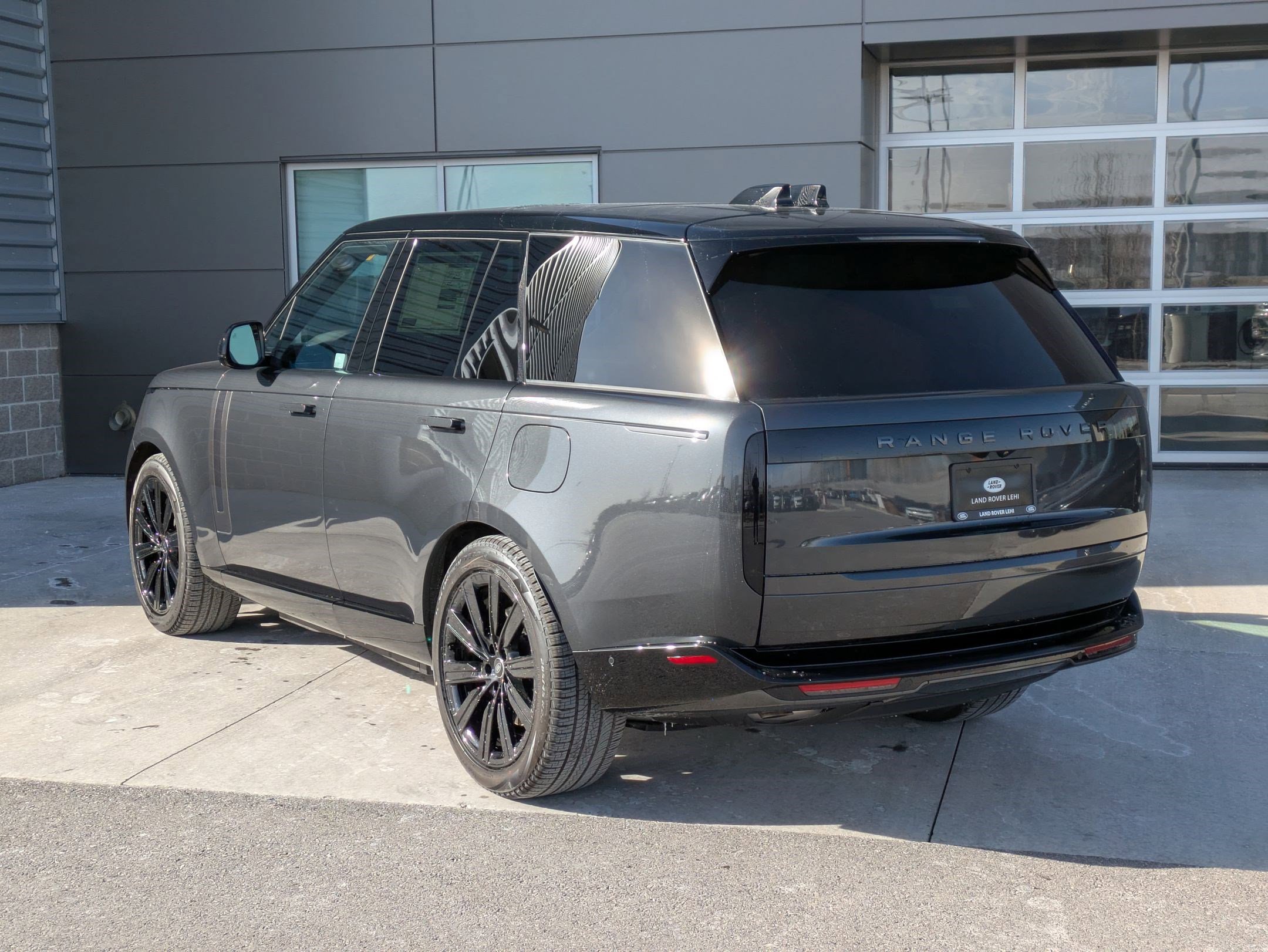 2025 Land Rover Range Rover SE photo 2