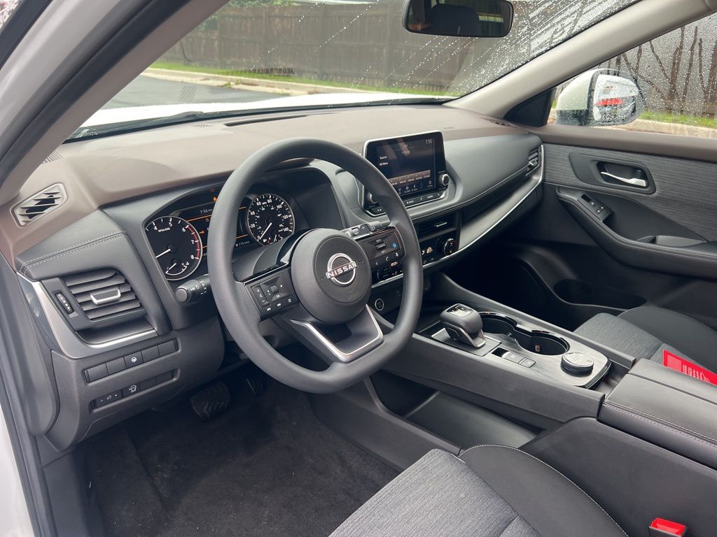 2023 Nissan Rogue SV photo 6