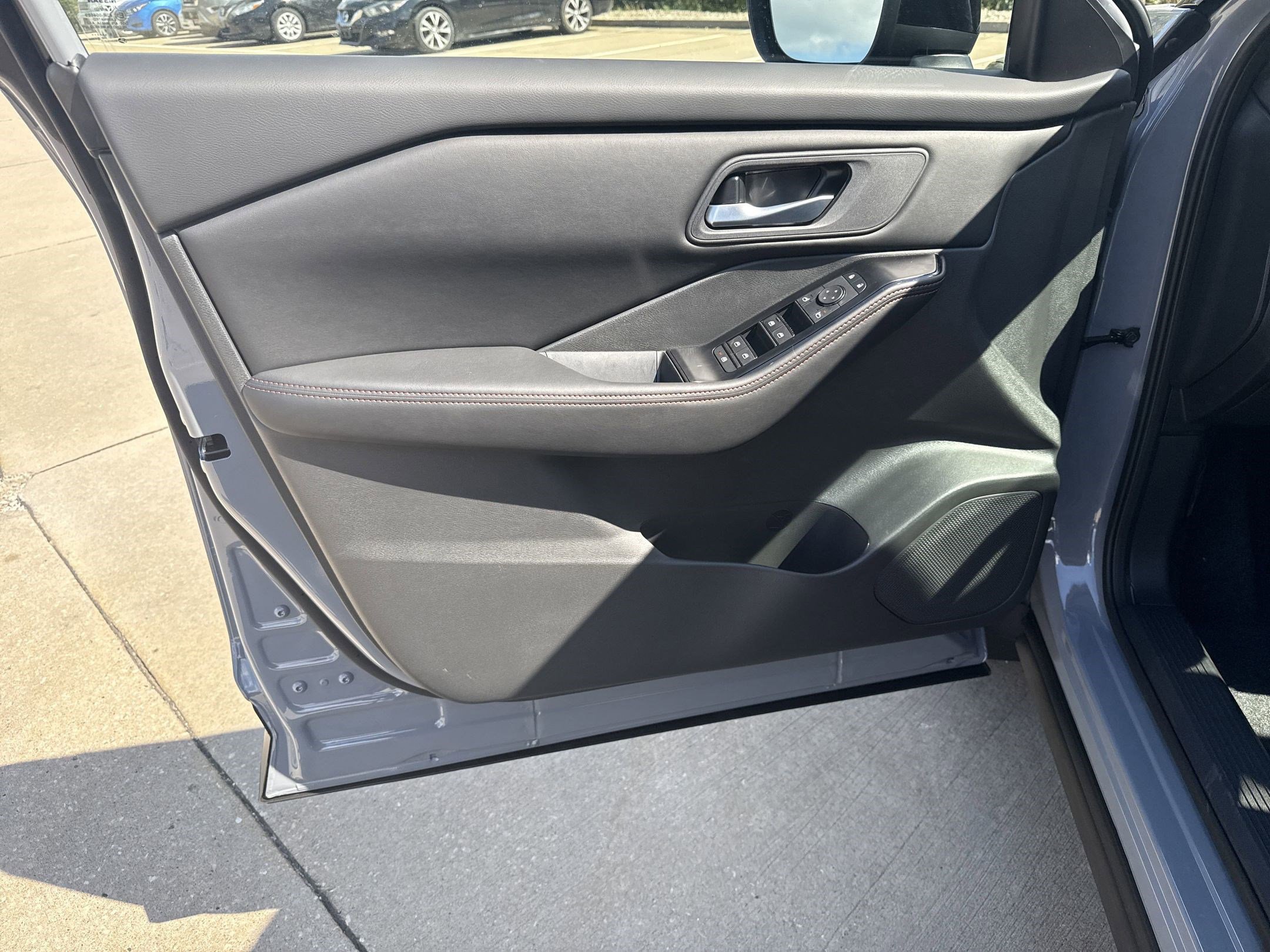 2026 Nissan Rogue SV photo 11
