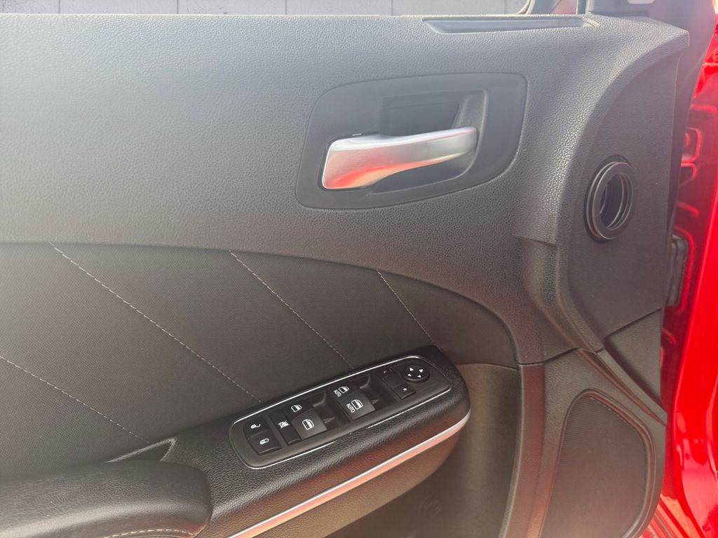 2023 Dodge Charger SXT photo 12