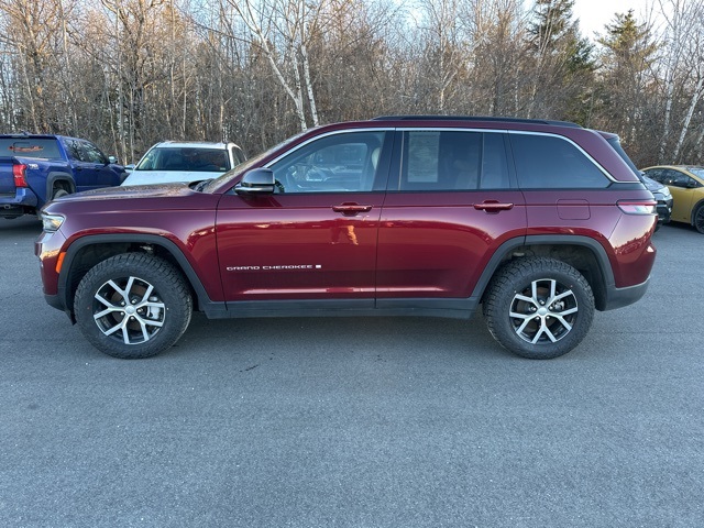 2025 Jeep Grand Cherokee Limited photo 4