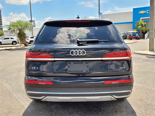 2023 Audi Q7 45 Premium Plus photo 4