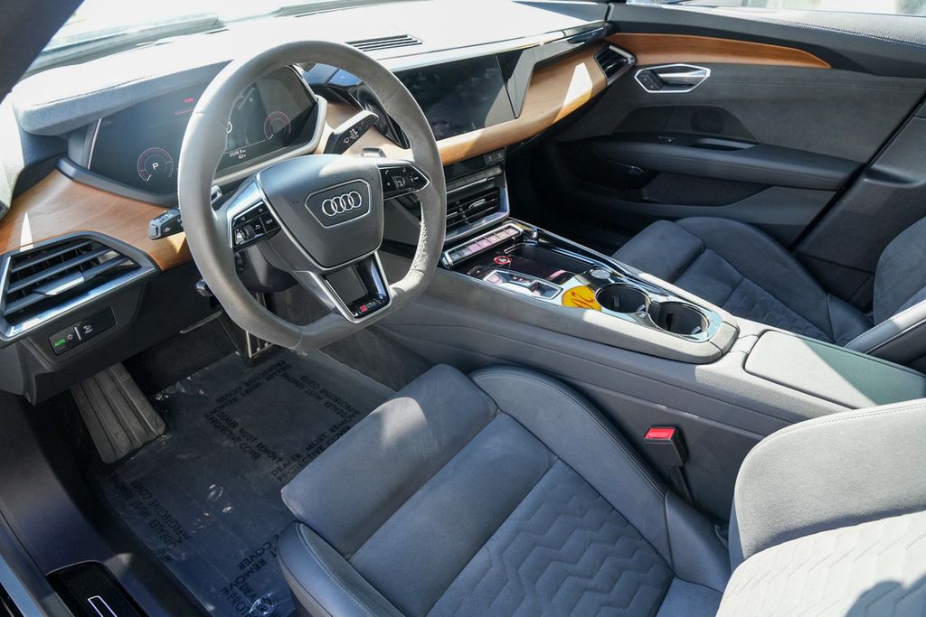 2022 Audi RS e-tron GT Base photo 10