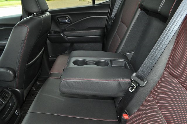 2022 Honda Ridgeline Black Edition photo 15