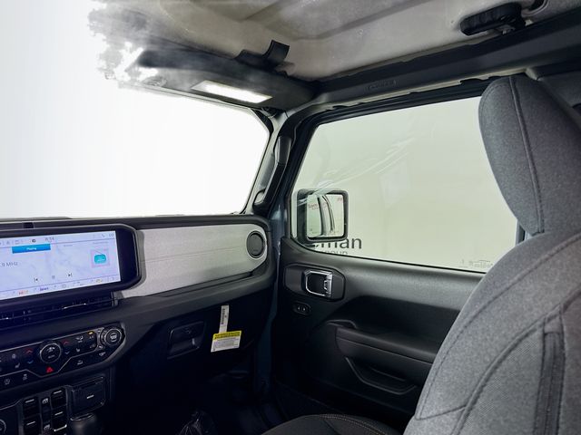 2025 Jeep Wrangler photo 20