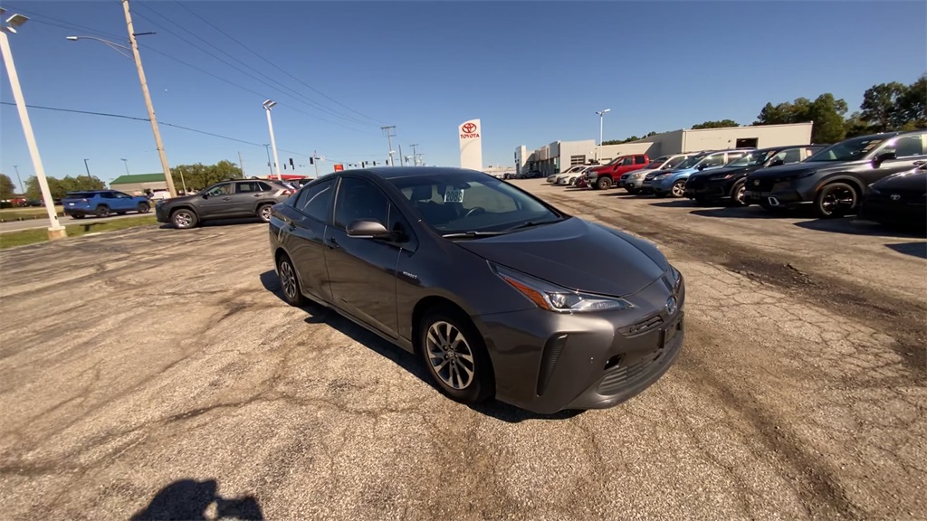 2019 Toyota Prius Limited photo 2