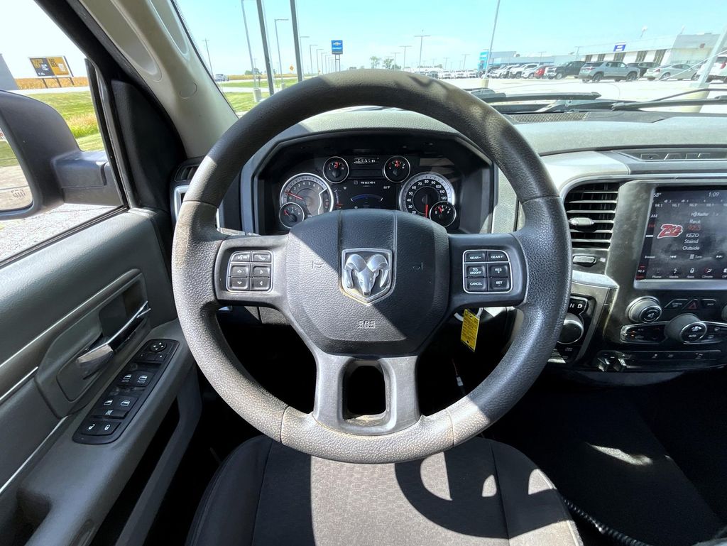 2019 Ram 1500 Classic Warlock photo 11