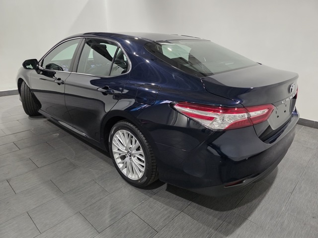 2018 Toyota Camry XLE photo 3