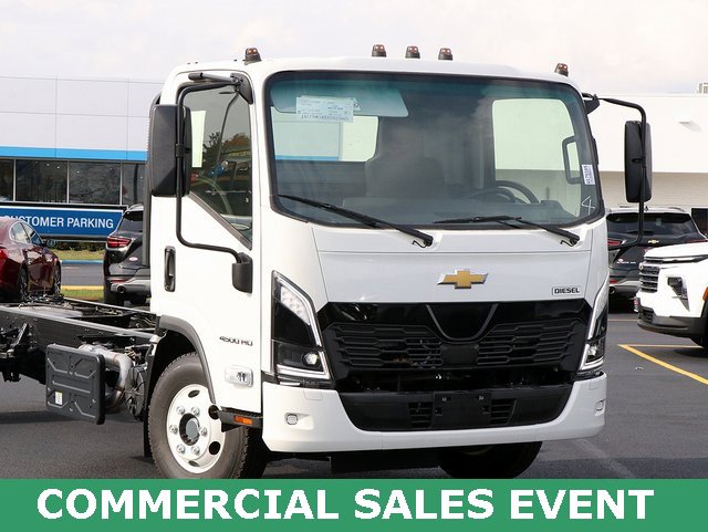 2025 Chevrolet Silverado 4500HD photo 2