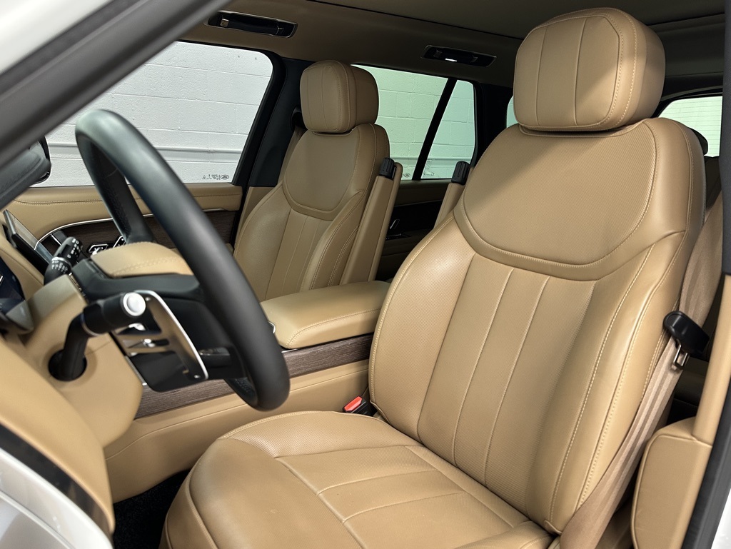 2023 Land Rover Range Rover SE photo 11