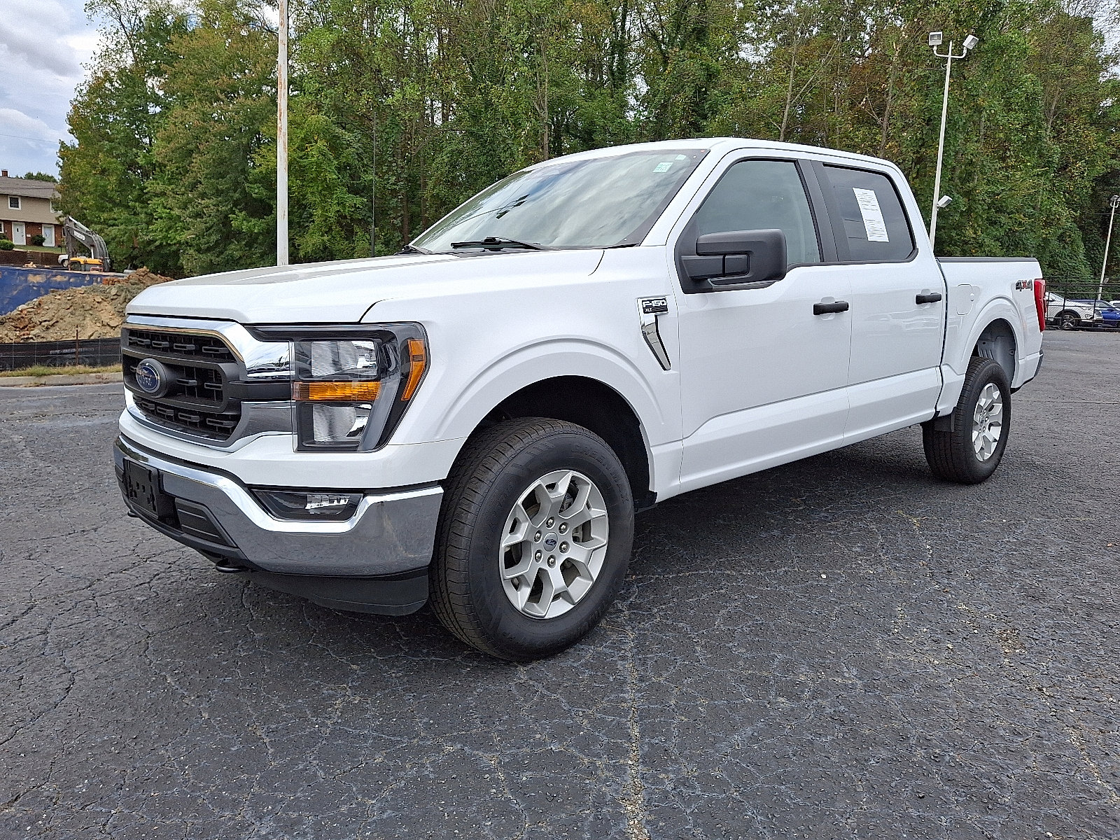 2023 Ford F-150 XLT photo 2