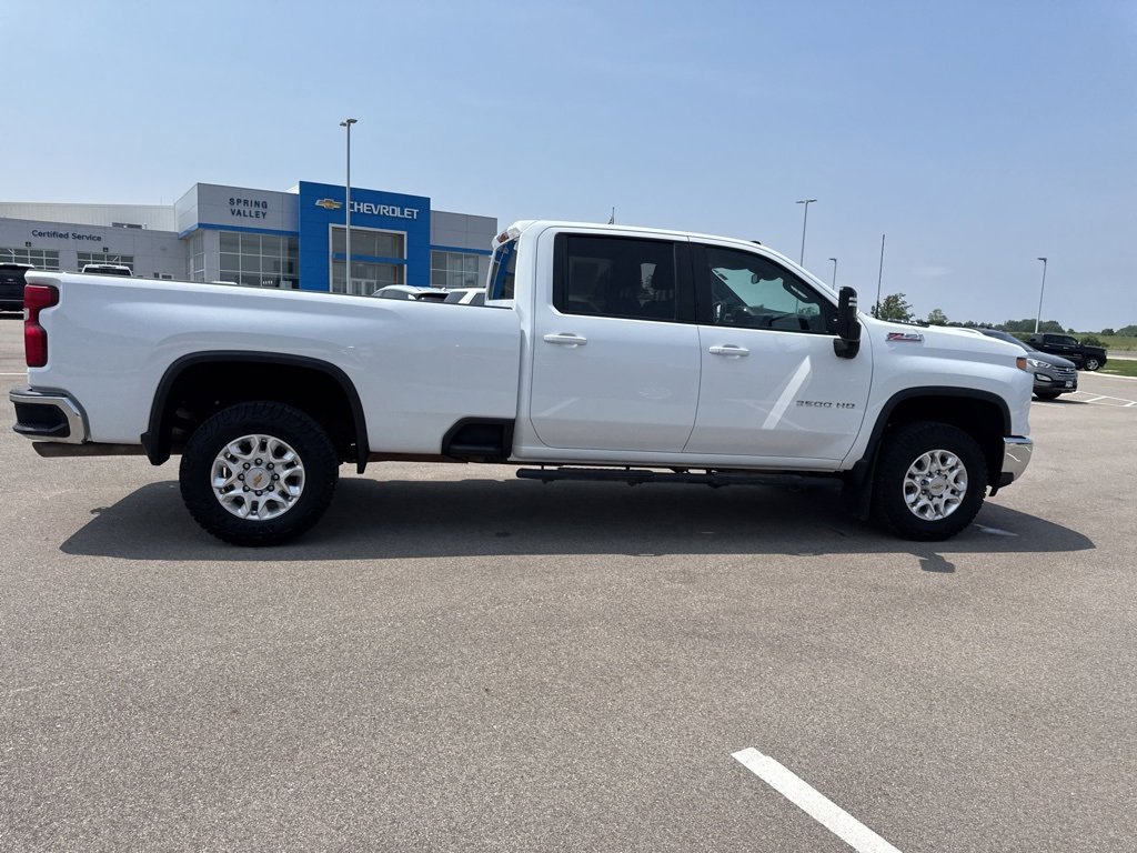 2024 Chevrolet Silverado 3500HD LT photo 3