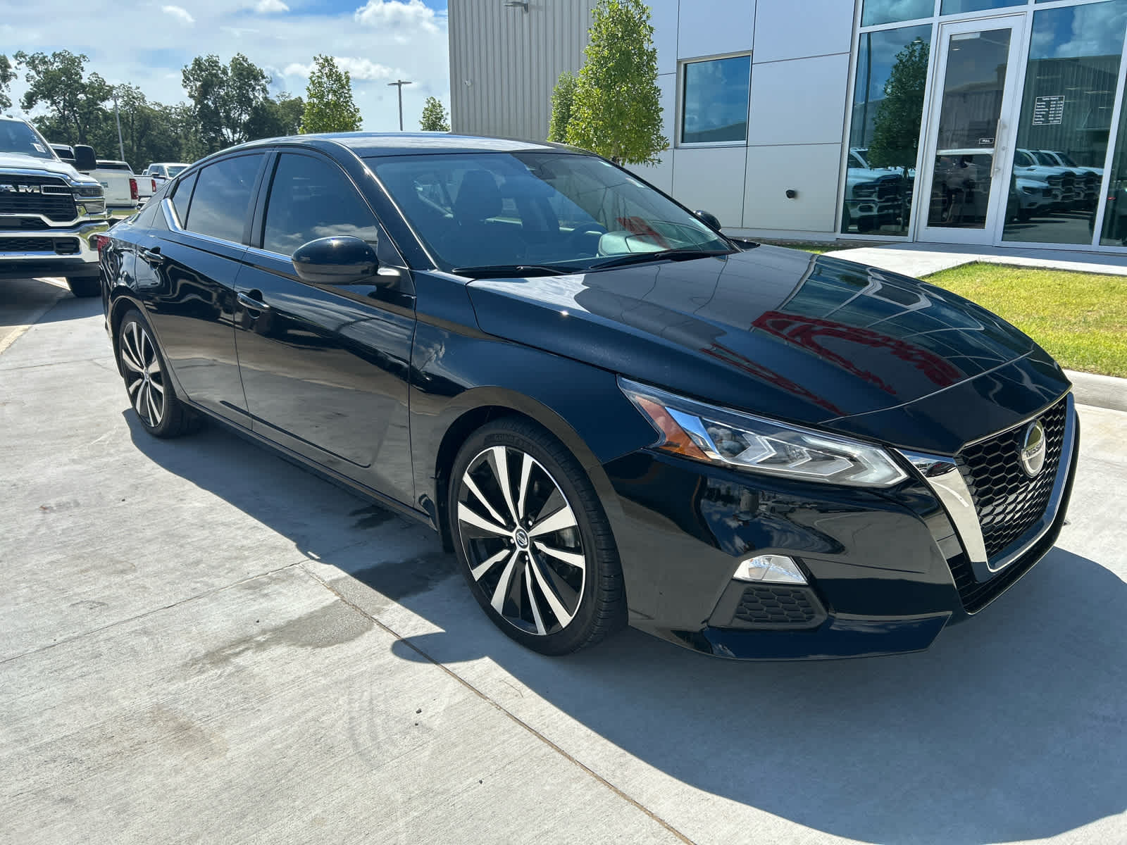 2022 Nissan Altima 2.5 SR photo 2
