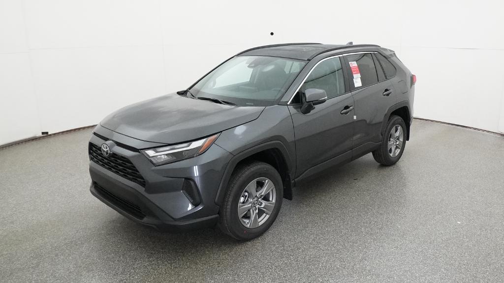2025 Toyota RAV4 XLE's photo