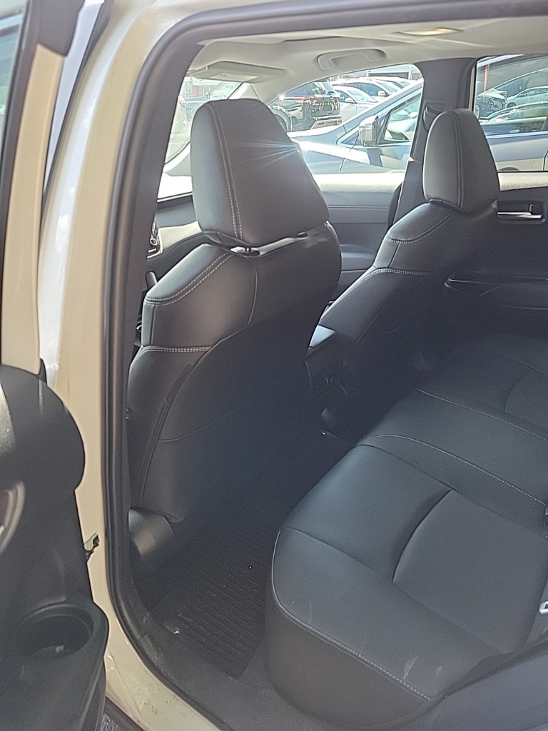 2022 Toyota Corolla Cross XLE photo 6
