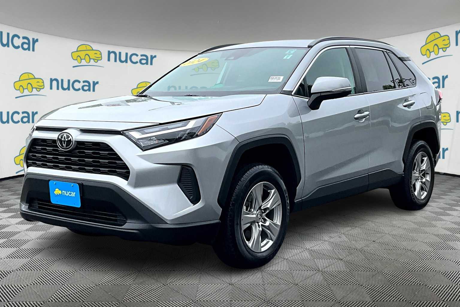 2024 Toyota RAV4 XLE photo 3