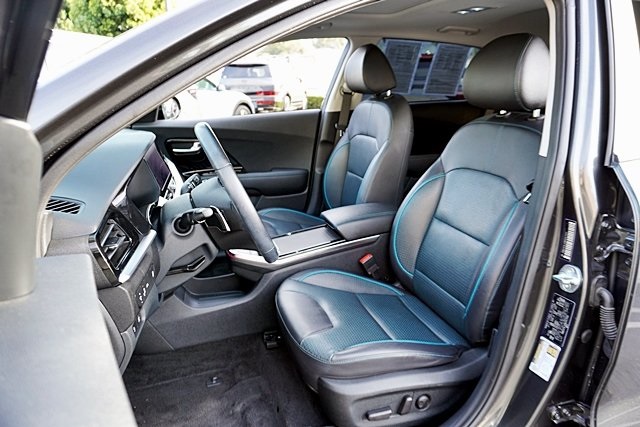 Used 2022 Gray Kia EX Premium image 15