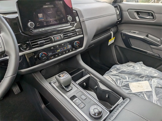 2025 Nissan Pathfinder SV photo 11