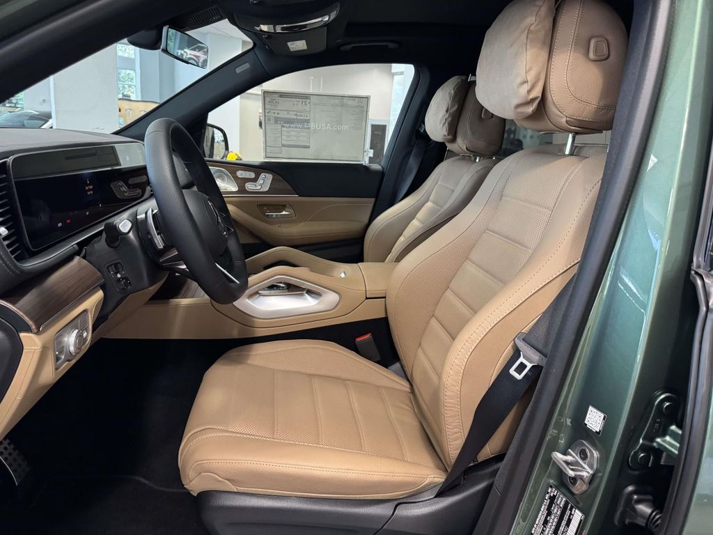2026 Mercedes Benz GLS 450 4MATIC photo 15